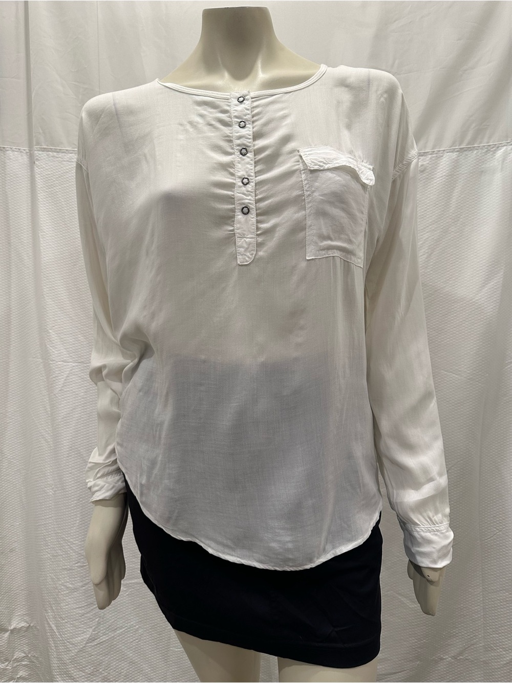 Splendid White Long-Sleeve Henley Blouse with Chest Pocket
